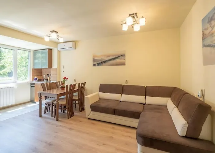 Top Location, Brand New 3 Bdrm Apt & Free Parking