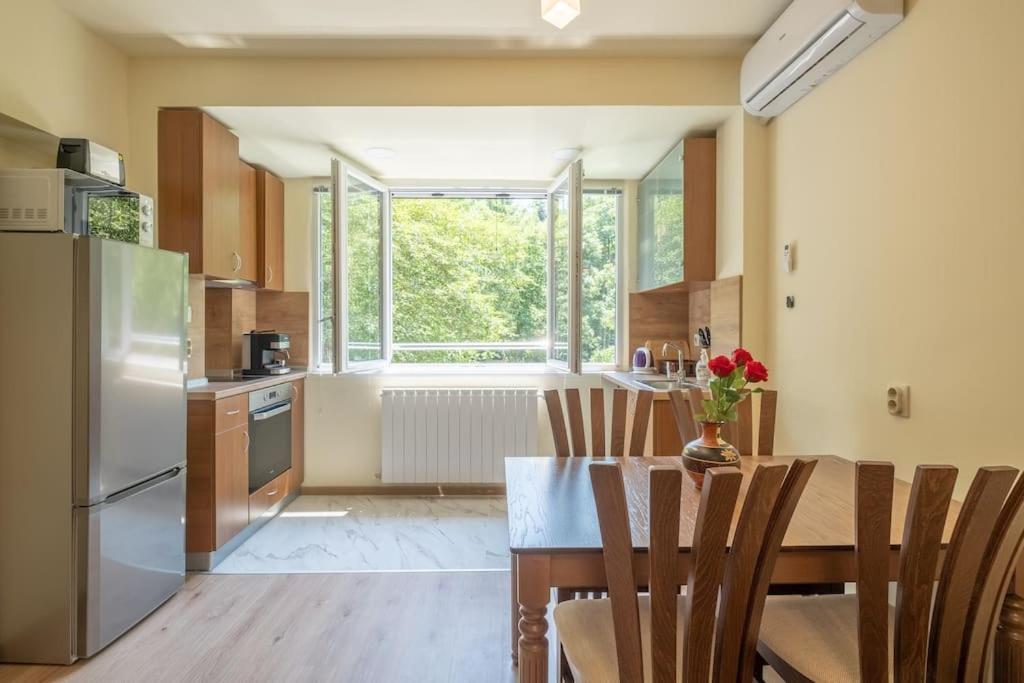 Location, Brand New 3 Bdrm & Free Parking Sofia