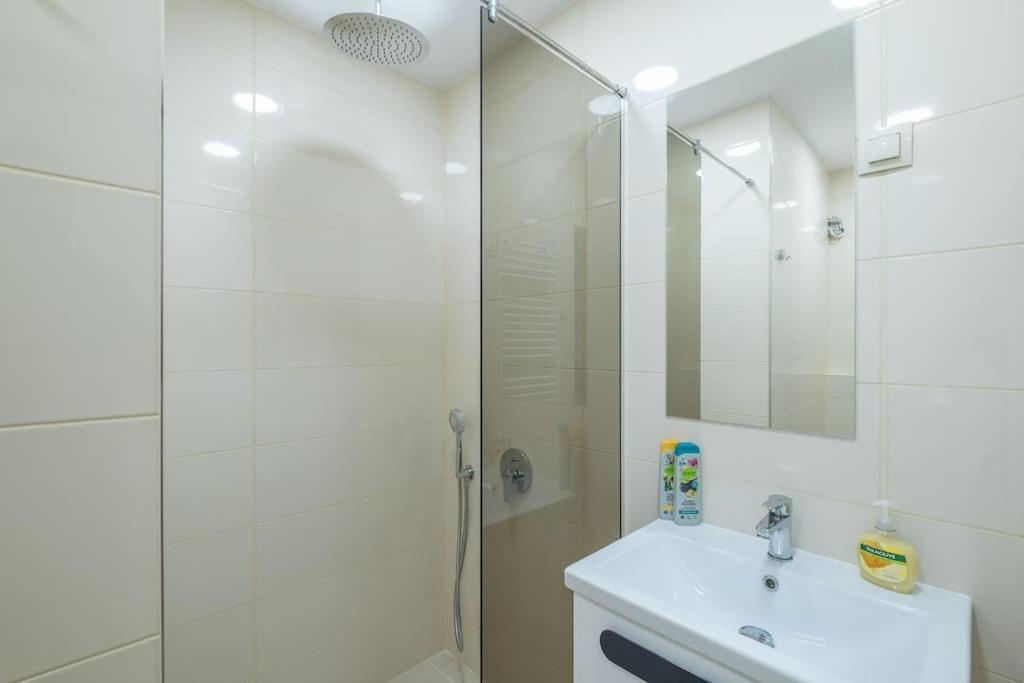 Location, Brand New 3 Bdrm & Free Parking Sofia