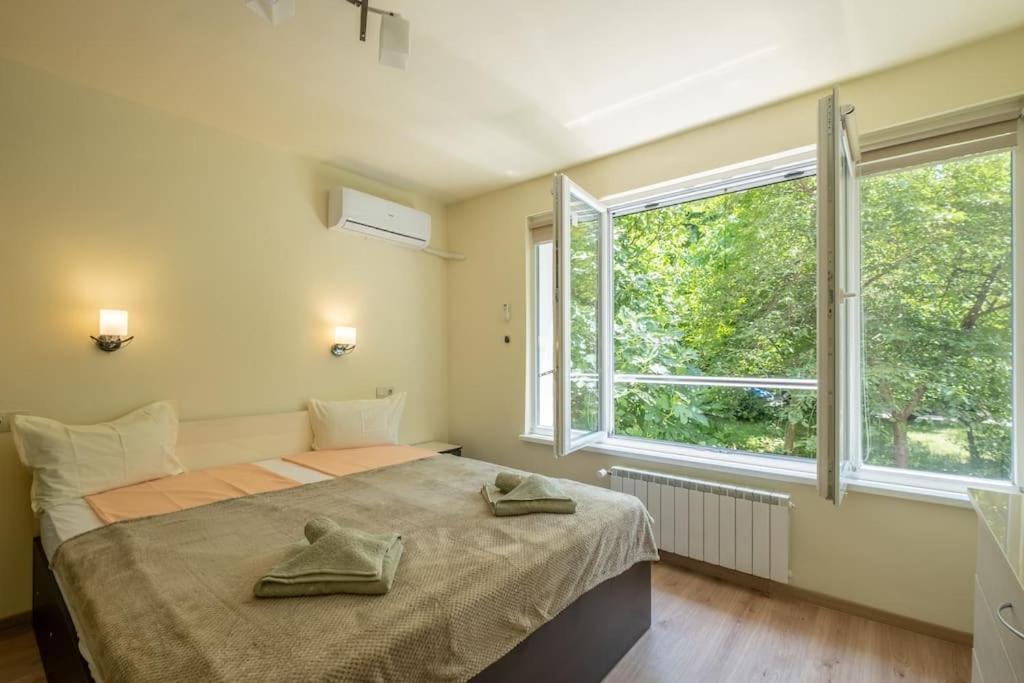 Location, Brand New 3 Bdrm & Free Parking Sofia