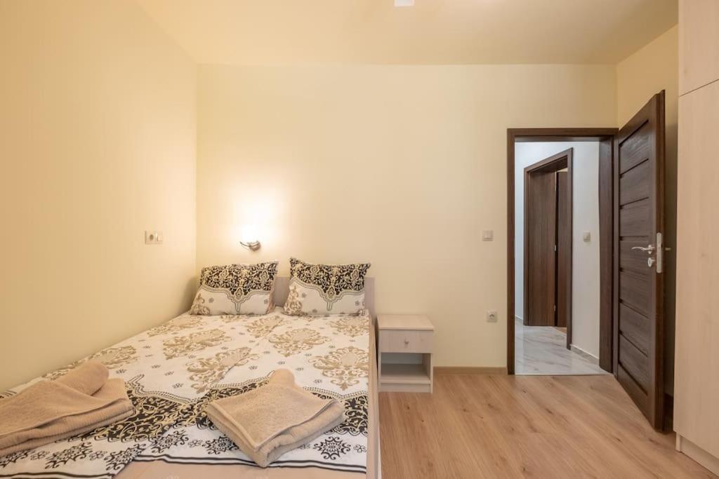 Location, Brand New 3 Bdrm & Free Parking * Sofia