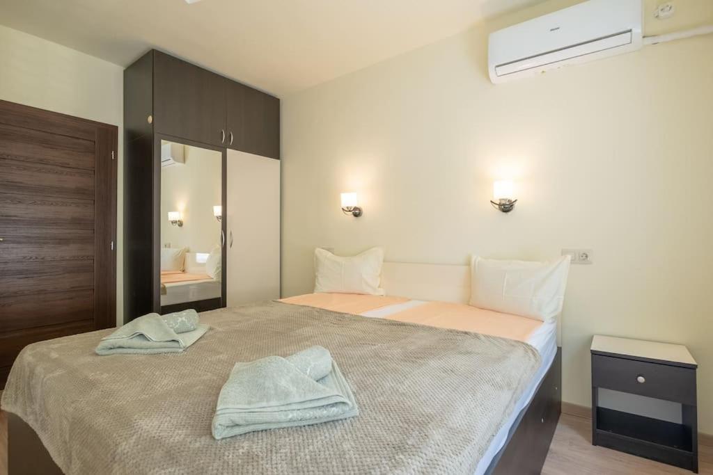 Location, Brand New 3 Bdrm & Free Parking Apartment Sofia