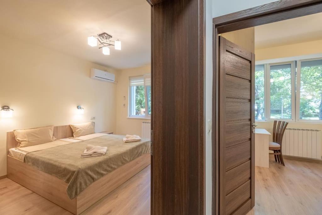 Apartament Location, Brand New 3 Bdrm & Free Parking Sofia