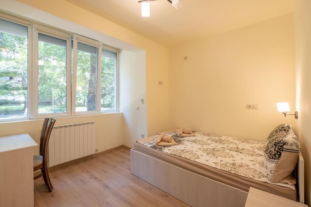 Location, Brand New 3 Bdrm & Free Parking Apartment Sofia