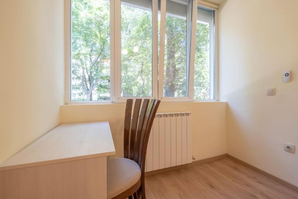 Apartment Location, Brand New 3 Bdrm & Free Parking Sofia