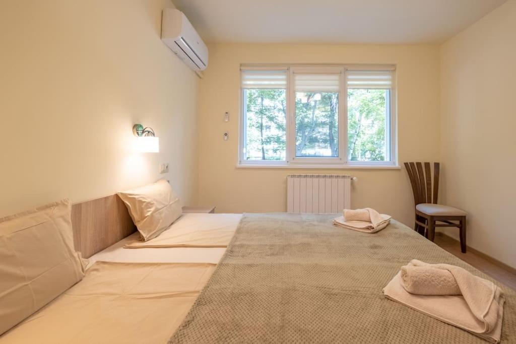 Location, Brand New 3 Bdrm & Free Parking Apartment *