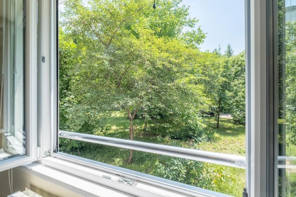 Location, Brand New 3 Bdrm & Free Parking * Sofia