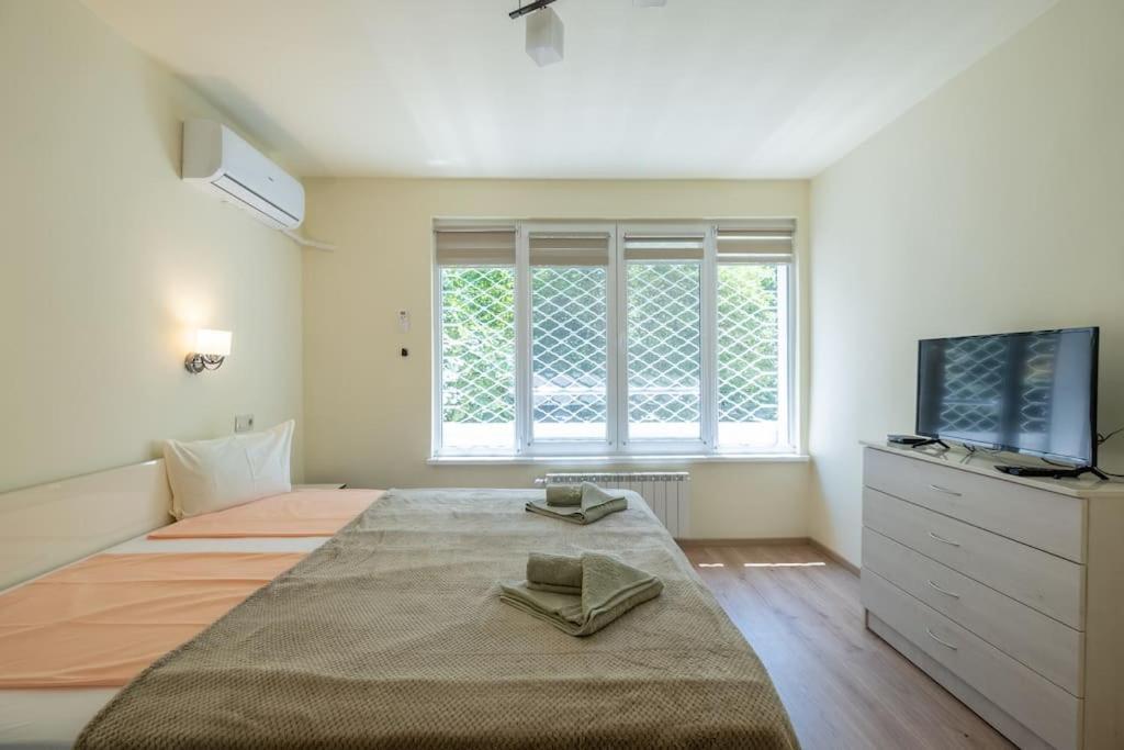 Location, Brand New 3 Bdrm & Free Parking Apartment